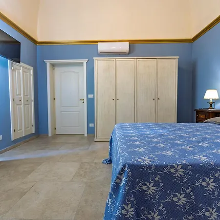 Old House - Historic Beauty Home, Apartmán Otranto