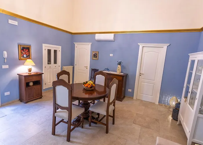 Old House - Historic Beauty Home, Apartmán