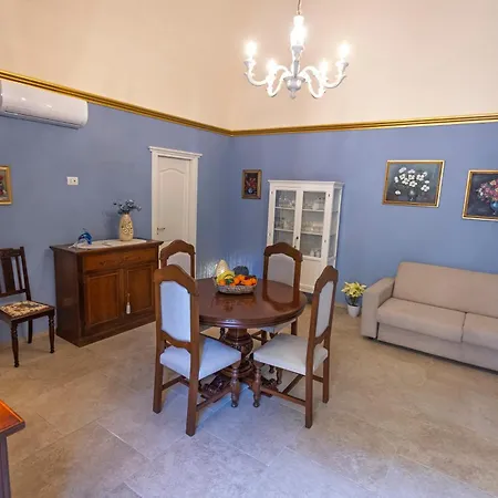 Old House - Historic Beauty Home, Daire